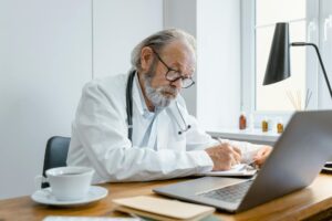 E-medycyna, a przepisy 2025. Co każdy pacjent powinien wiedzieć