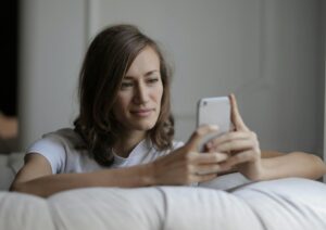 Antykoncepcja hormonalna a teleporada. Czy to bezpieczne rozwiązanie?