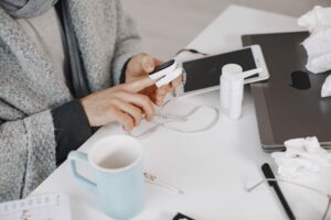 L4 online po&nbsp;powrocie z&nbsp;wakacji – co&nbsp;zrobić, gdy&nbsp;objawy pojawiły się po&nbsp;urlopie